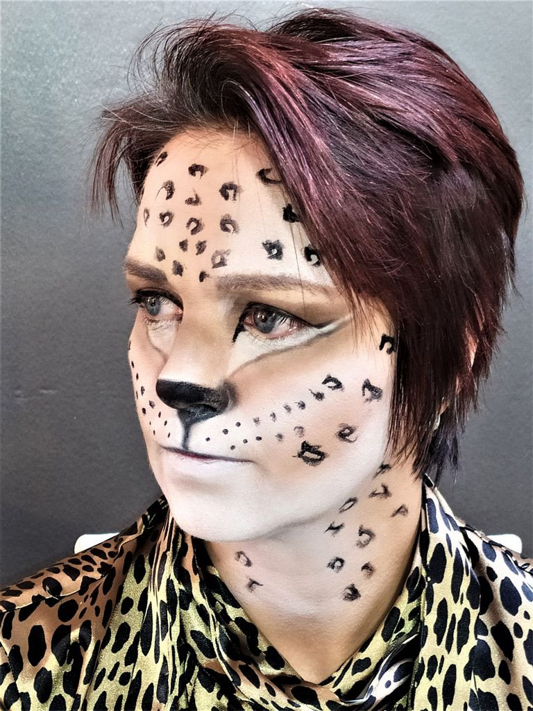 Fantasie- und Travestie-Make-up 23
