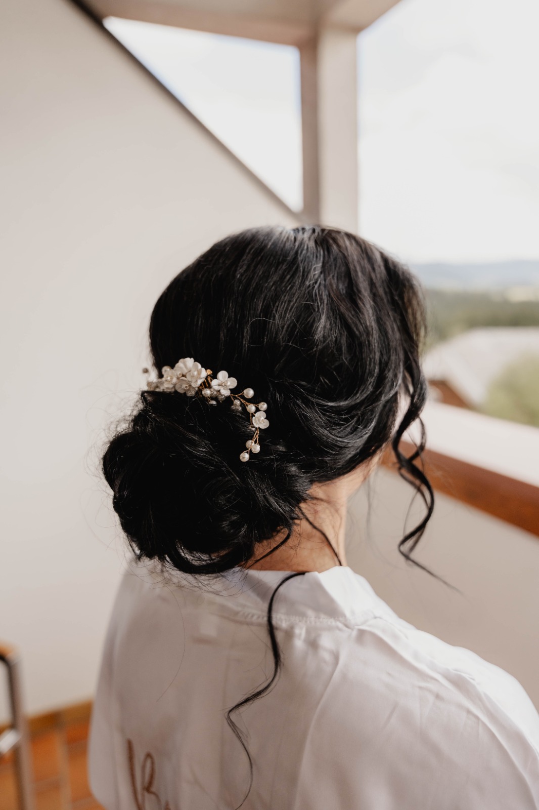 Brautstyling Ablauf Sabrina 10 – elegante Hochsteckfrisur mit Haarschmuck